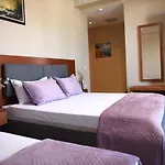 6 Milje Hotel 4*