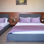 Hotel 6 Milje 4*