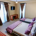 6 Milje Hotel
