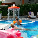 6 Milje Hotel 4*