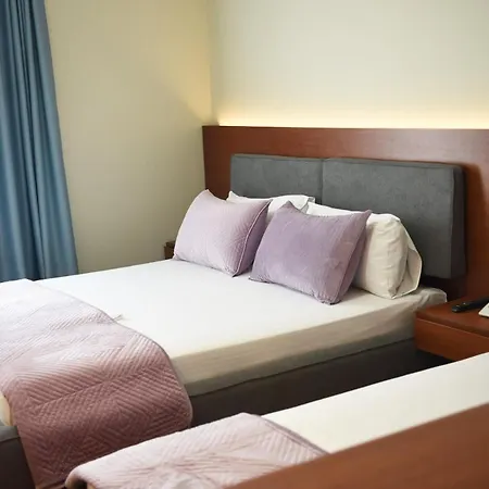 6 Milje Hotel 4*