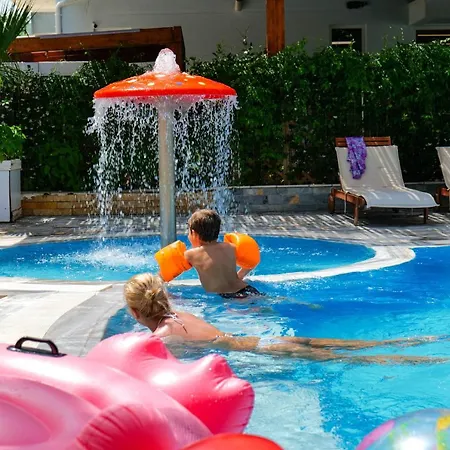 6 Milje Hotel 4*