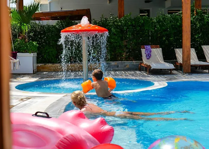 6 Milje Hotel 4*
