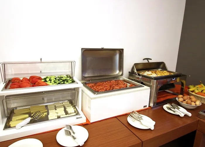 6 Milje Hotel 4*