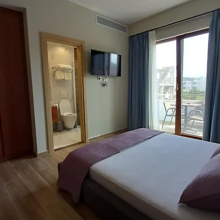 6 Milje Hotel 4*
