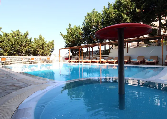 6 Milje Hotel 4*