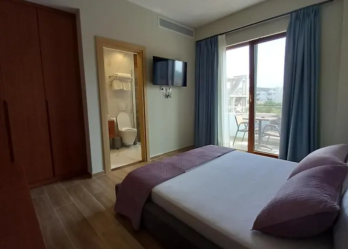 6 Milje Hotel 4*