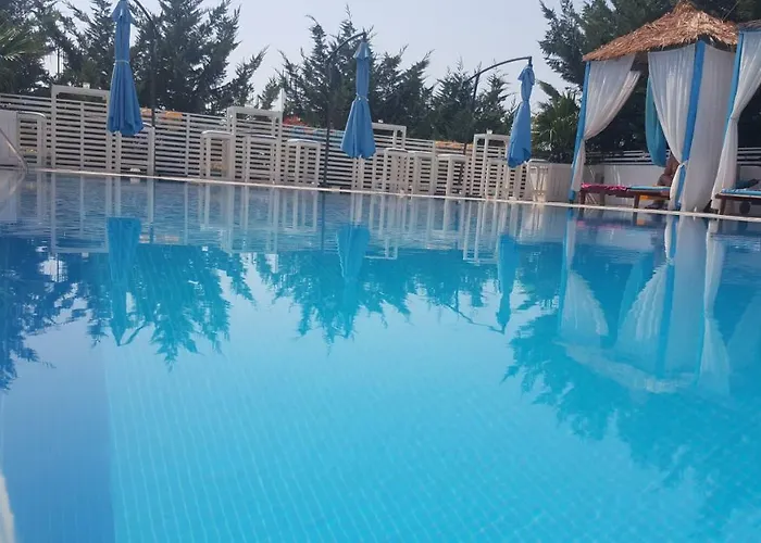6 Milje Hotel 4*